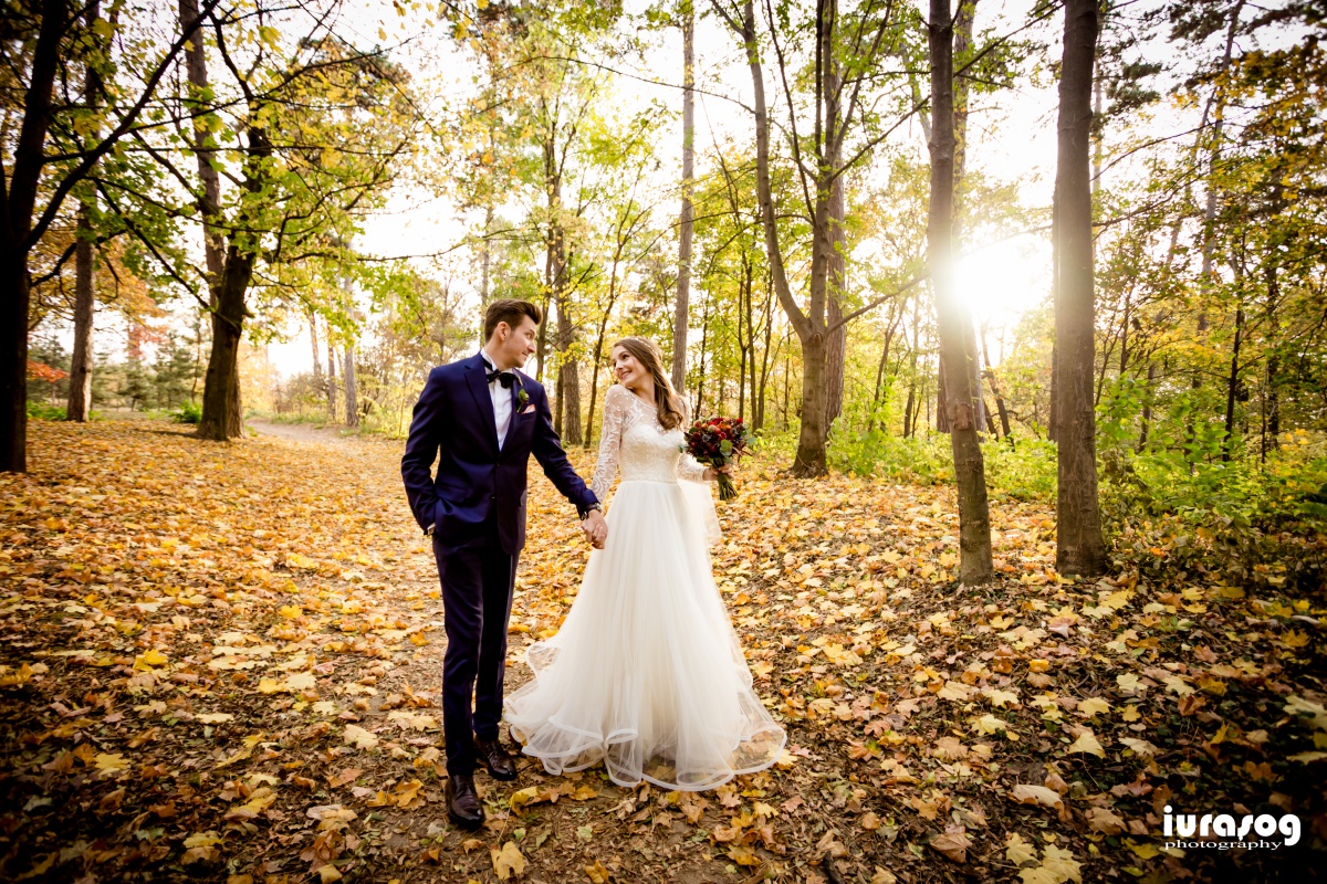 fotograf craiova nunta Irina si Stefan la plimbare prin padure